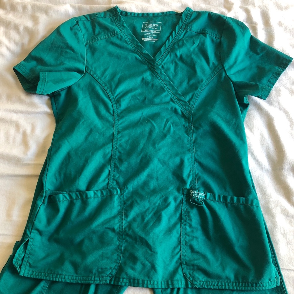 Cherokee scrub set in hunter green